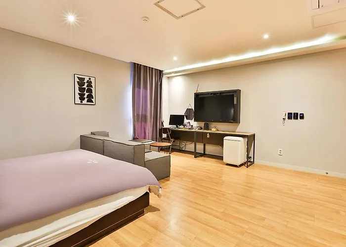 Brown Dot Jeonggwan Hotel