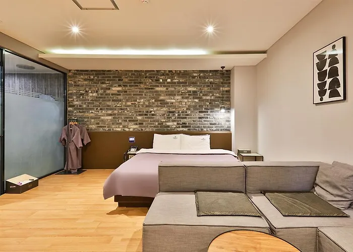 Hotel Brown Dot Jeonggwan *